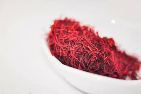 تصویر 2 از زعفران شکسته قائنات مناسب استفاده روزانه و پخت‌ و پز